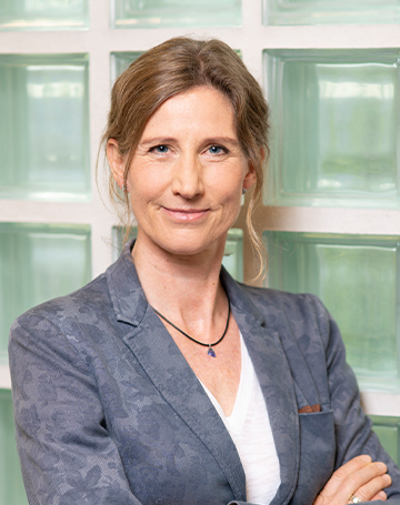 <p>DR. CLAUDIA SCHMIDHAMMER</p>